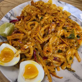 Royal Taw Win Thai & Burmese Restaurant - Mandalay Nann Gyi Thoke (Burma Spaghetti) Chicken and rice noodle salad with egg. Bean powder, and fried garlic - Burmese Near Me - Denver, Colorado Royal Taw Win Thai & Burmese Restaurant - Mandalay Nann Gyi Thoke (Burma Spaghetti) Chicken and rice noodle salad with egg. Bean powder, and fried garlic - Burmese Near Me - Denver, Colorado