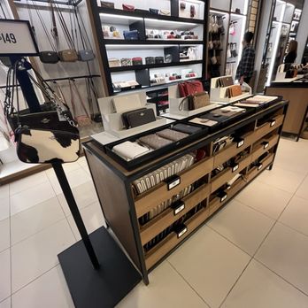 Coach - Accessories Near Me - Auburn Hills, Michigan