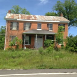 Ste Genevieve Missouri - This building really reminded me of my childhood in France in small villages with abandoned houses and buildings