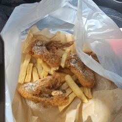 Chick N' Chips - 6wings and fries