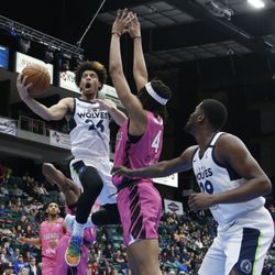 Iowa Wolves - Iowa Wolves home white uniforms.