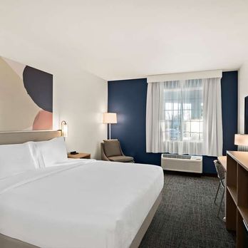 Spark by Hilton Williams - Guest room - Hotels Near Me - Williams, California