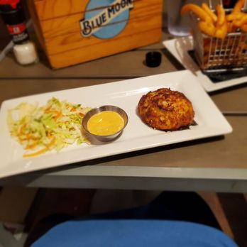Blue Moon Taphouse - Crab cake appetizer - Breweries Near Me - Norfolk, Virginia