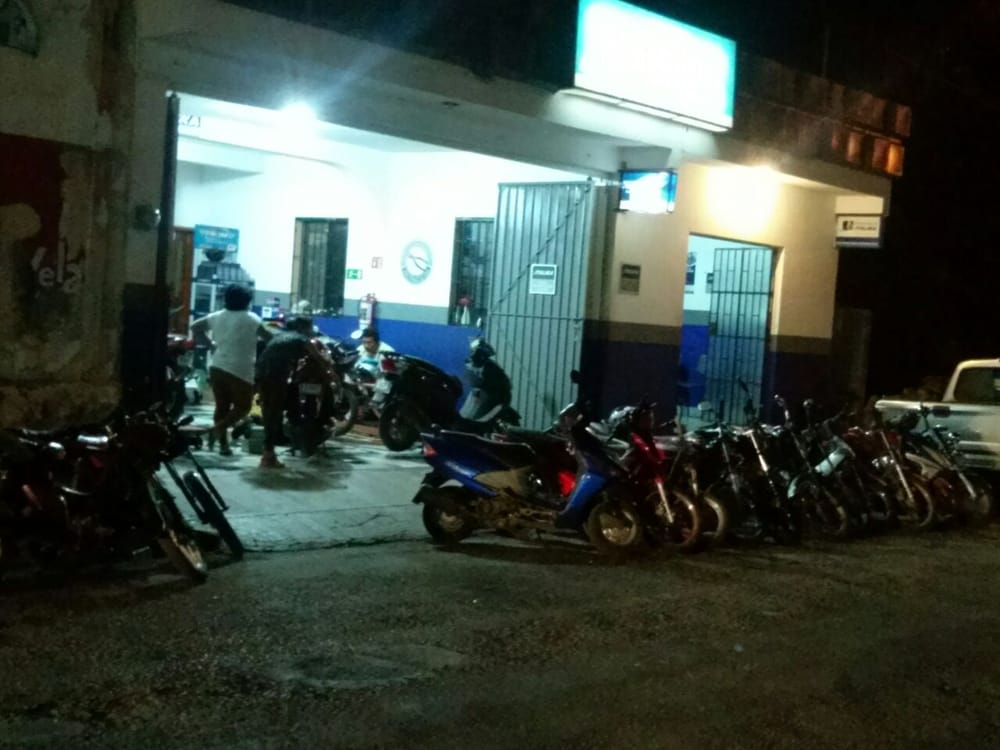 TALLER DE MOTOS ITALIKA Calle 60 por 37, Valladolid, Yucatán, Mexico