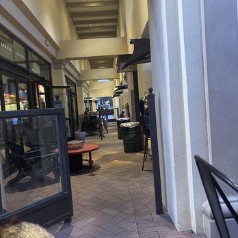 Hopdoddy Burger Bar - Outdoor seating - Burgers Near Me - Newport Beach, California Hopdoddy Burger Bar - Outdoor seating - Burgers Near Me - Newport Beach, California