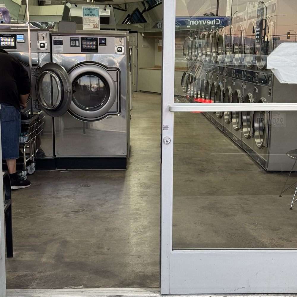 Very Good Laundry - Looking in the front door - Laundromat Near Me - Anaheim, California Very Good Laundry - Looking in the front door - Laundromat Near Me - Anaheim, California