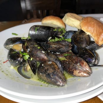Barracuda Bistro & Bar - Sauteed Mussels - Latin American Near Me - New Haven, Connecticut