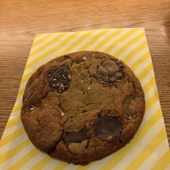 Hani's Bakery - Chocolate chip cookie - Bakeries Near Me - New York, New York
