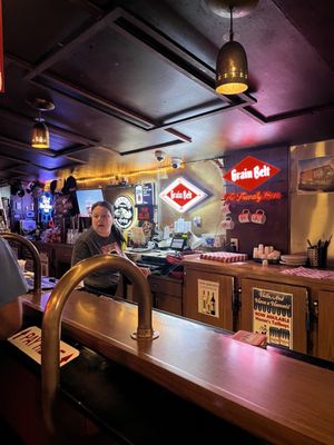 Matt's Bar and Grill by null