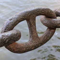 Mariner Point Park - How old are the chains that form rails around the park? They sure have character.