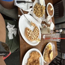 Kelley's Country Cookin' - Waffle, chicken fried chicken, Fried Pickles