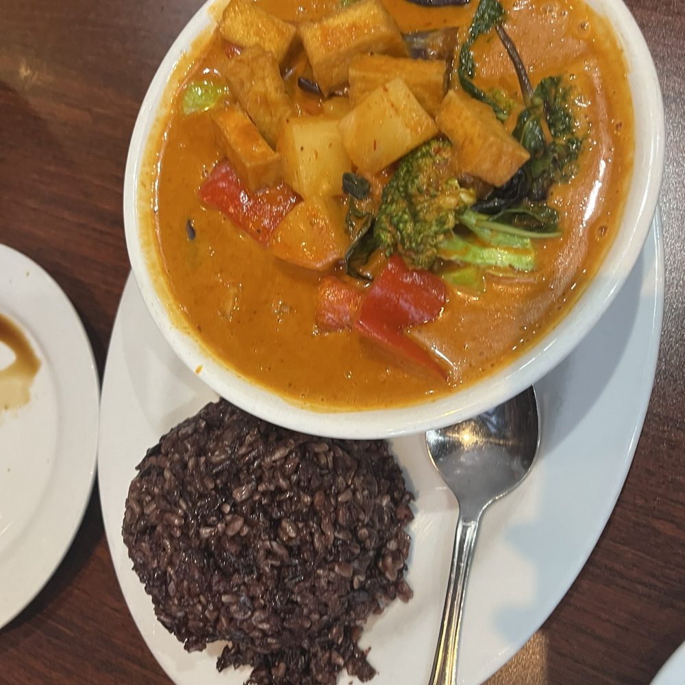 The Coconut Downtown - Pineapple Res Curry- amazing! - Thai Near Me - Reno, Nevada The Coconut Downtown - Pineapple Res Curry- amazing! - Thai Near Me - Reno, Nevada