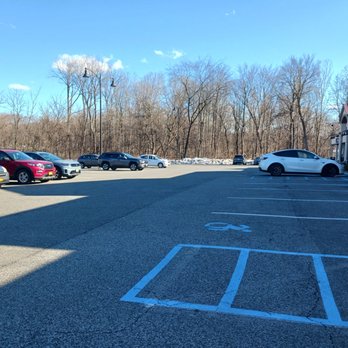 Grub - Plenty of parking in a shared lot - Asian Fusion Near Me - West Nyack, New York