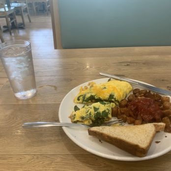 Aloha Kitchen - Delicious "Green Omelette" - Breakfast & Brunch Near Me - Honolulu, Hawaii Aloha Kitchen - Delicious "Green Omelette" - Breakfast & Brunch Near Me - Honolulu, Hawaii