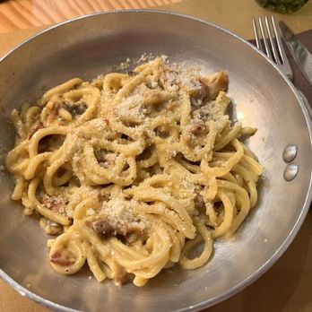 Taverna Magna Comunis - Strangozzi alla carbonara - Restaurants Near Me - Assisi, PG Taverna Magna Comunis - Strangozzi alla carbonara - Restaurants Near Me - Assisi, PG