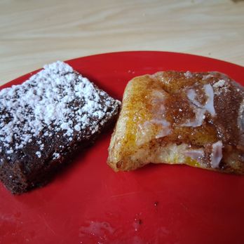 Cicis Pizza - The cinnamon bun and that brownie sure is calling my name. - Pizza Near Me - Brooksville, Florida
