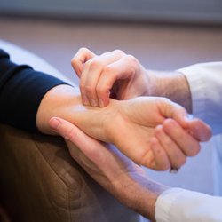 Pacific Coast Ayurveda - Ayurvedic Pulse Reading, assesses the state of your internal organs, tissues, and channels. This is one of Ayurveda's diagnostic tools.