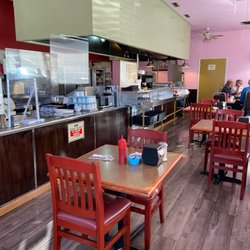 Hill's Coffee Shop - Inside dining, not very crowded with only two tables on a Sunday morning