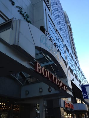 Alexis Nihon by null