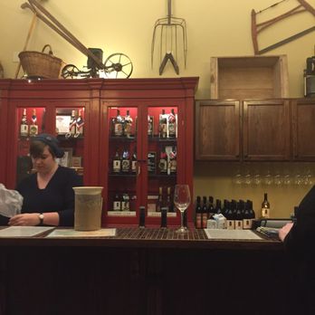 Locati Cellars Tasting Room - Wine Tasting Room Near Me - Walla Walla, Washington