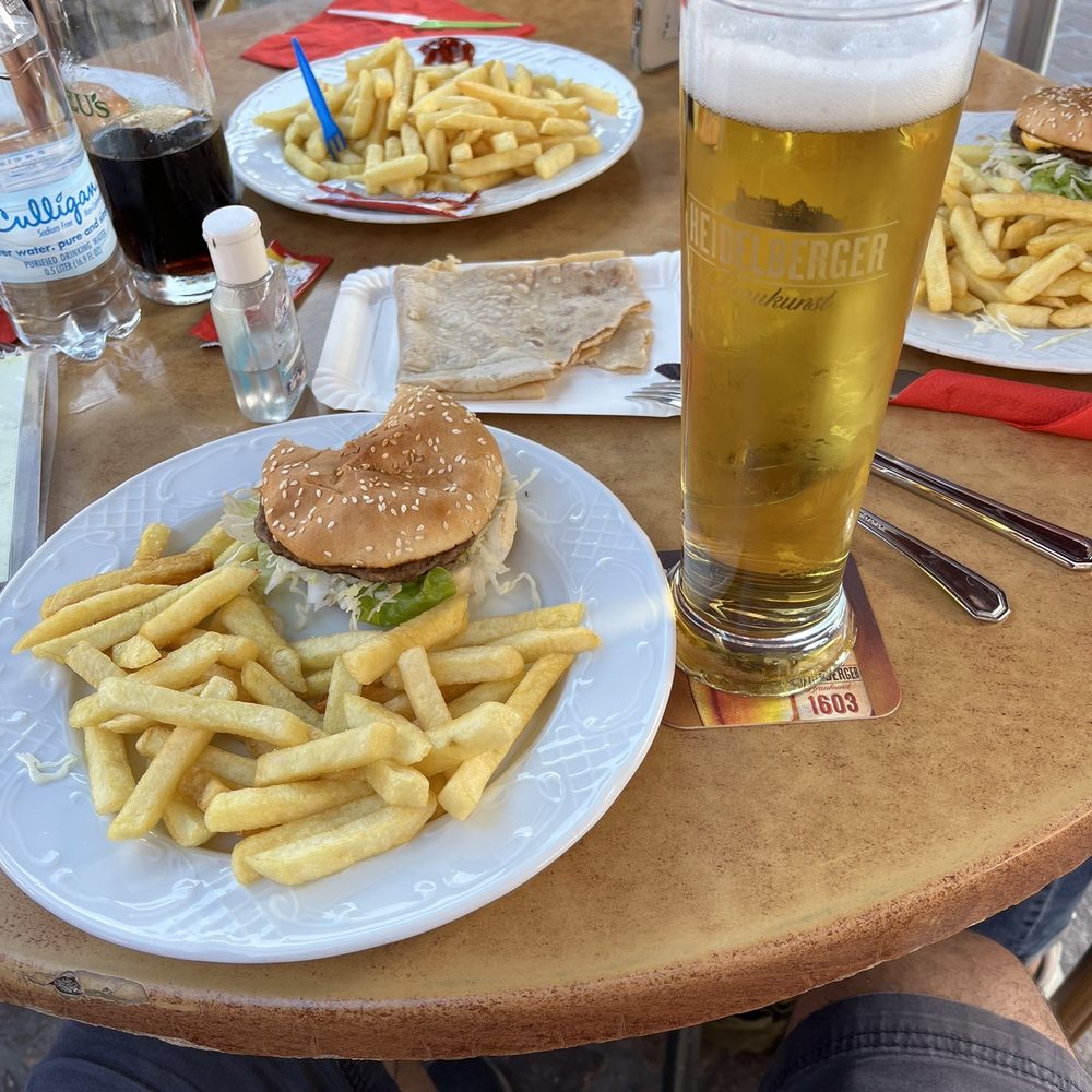 Fries and beer hi-res stock photography and images - Alamy, image size:1000x1000