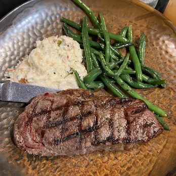 Fleetwood Haymarket - NY strip steak, green beans, mashed potatoes - New American Near Me - Lincoln, Nebraska Fleetwood Haymarket - NY strip steak, green beans, mashed potatoes - New American Near Me - Lincoln, Nebraska