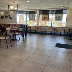 Wendy's - Nice, clean, spacious dining area