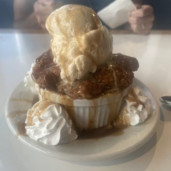 Lunch Lobster Roll - Caramel apple pie a la mode - Seafood Near Me - Southampton, New York Lunch Lobster Roll - Caramel apple pie a la mode - Seafood Near Me - Southampton, New York
