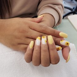 Little Lounge Nail Spa - Dipping nails refill after 4 weeks. No lifts or chips