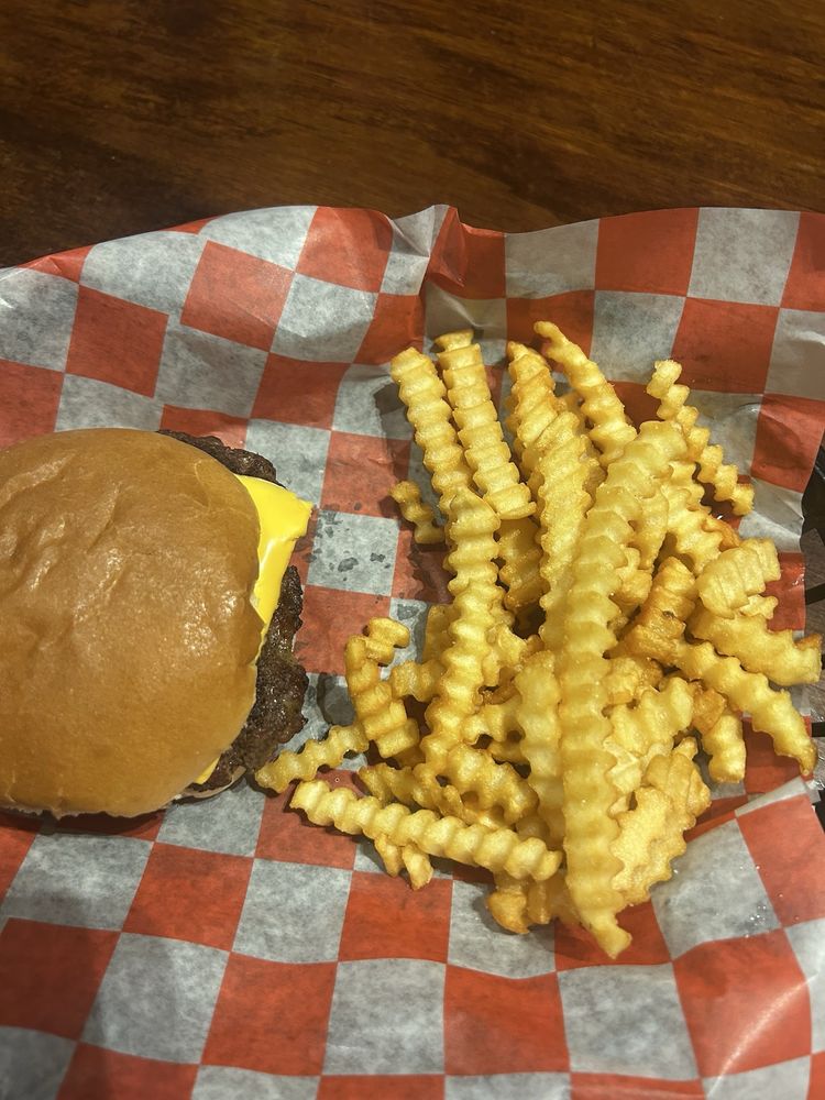 Hannah's Main Street Tavern