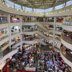 Robinsons Place Manila - Picture of the mall from one elevated vantage point