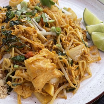 Fuzion Five - pad thai with chicken - Vietnamese Near Me - Palm Springs, California Fuzion Five - pad thai with chicken - Vietnamese Near Me - Palm Springs, California