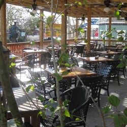 Bakkhus Taverna - Shaded Outdoor Patio