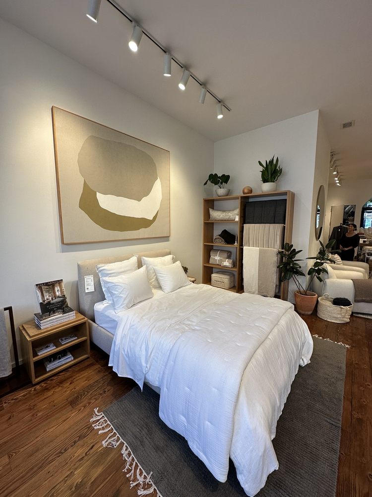 PARACHUTE HOME Updated October 2024 20 Photos & 26 Reviews 445 Hayes St, San Francisco