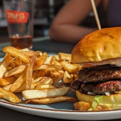 Mill Street Brew Pub - Pub burger
