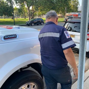 United Towing & Transport - Hector from United Towing in truck #60 getting out of a tow and left us there. - Towing Near Me - Burbank, California United Towing & Transport - Hector from United Towing in truck #60 getting out of a tow and left us there. - Towing Near Me - Burbank, California