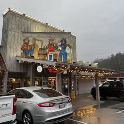 Beer Wine Liquor Superstore - You can't BEAR to pass this place.