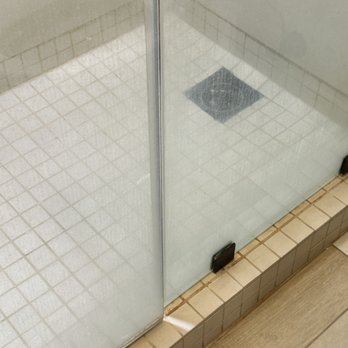 Brian Head Lodge - a shower with a glass door - Hotels Near Me - Brian Head, Utah