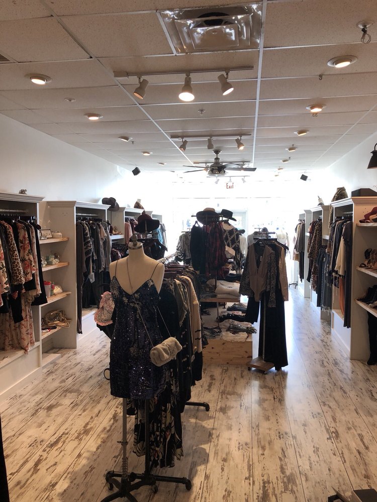 ETIQUETTE BOUTIQUE Updated September 2024 13 Reviews 1827 Cordova