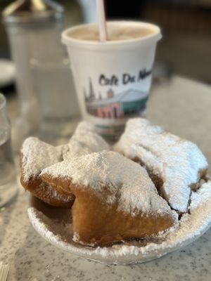 Cafe Du Monde by null