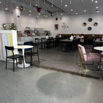 R&B Tea - Ontario - They also offer plenty of dining room - Bubble Tea Near Me - Ontario, California