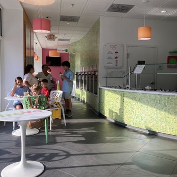 FroYo Frozen Yogurt - people sitting at tables - Ice Cream & Frozen Yogurt Near Me - Webster Groves, Missouri FroYo Frozen Yogurt - people sitting at tables - Ice Cream & Frozen Yogurt Near Me - Webster Groves, Missouri