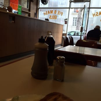 Castle's Pie & Mash - Fast Food Near Me - London, XGL