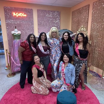 Drag & Fly Tours - Photo op in the store front! - Bus Tours Near Me