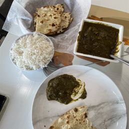 Saag Curry- Chicken and Garlic Naan Saag Curry- Chicken and Garlic Naan