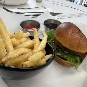 2d Restaurant - Vegan chicken sandwich - Donuts Near Me - Chicago, Illinois 2d Restaurant - Vegan chicken sandwich - Donuts Near Me - Chicago, Illinois