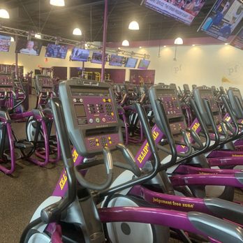 Planet Fitness - Empty on a Saturday. - Gyms Near Me - San Pablo, California