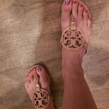 Gloss & Feathers - Nail Salons Near Me - Phoenix, Arizona