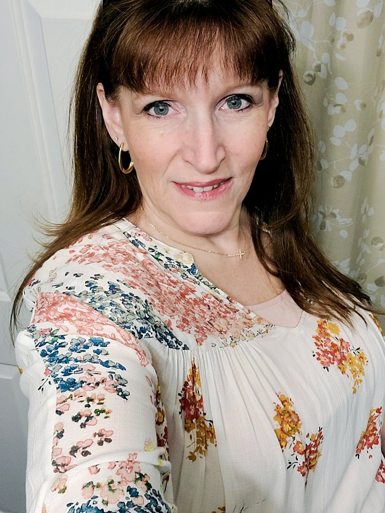 FLORA MIDSOUTH REALTY Request Consultation 18 Photos 1288 1st St, Lawrenceburg, Tennessee