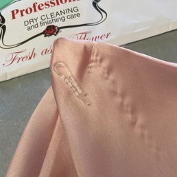 Showing it's the clip that took out a thread from the skirt. Showing it's the clip that took out a thread from the skirt.